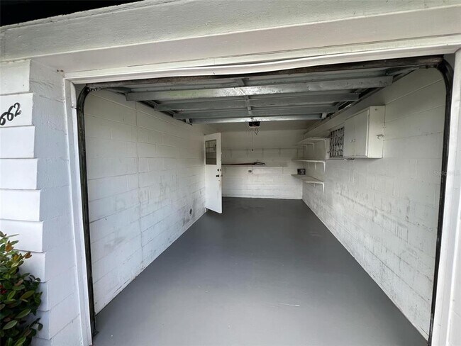 Foto del edificio - 1662 Cresthaven Ave