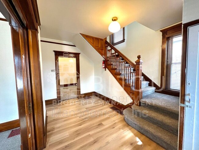 Building Photo - 732 E Kiowa St