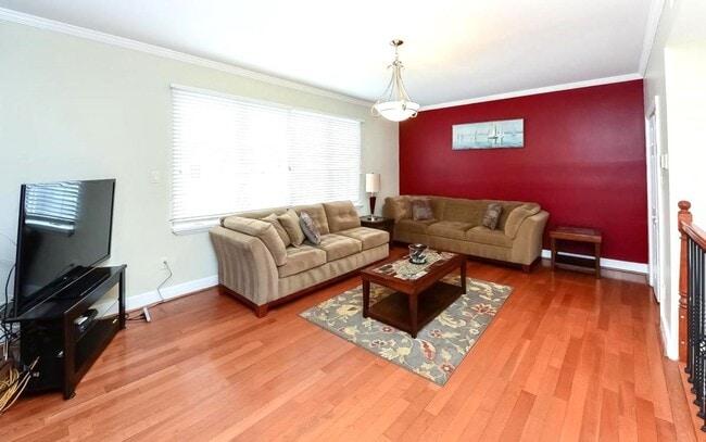 Building Photo - 3-Bedroom Apartment with Free Parking Spot...
