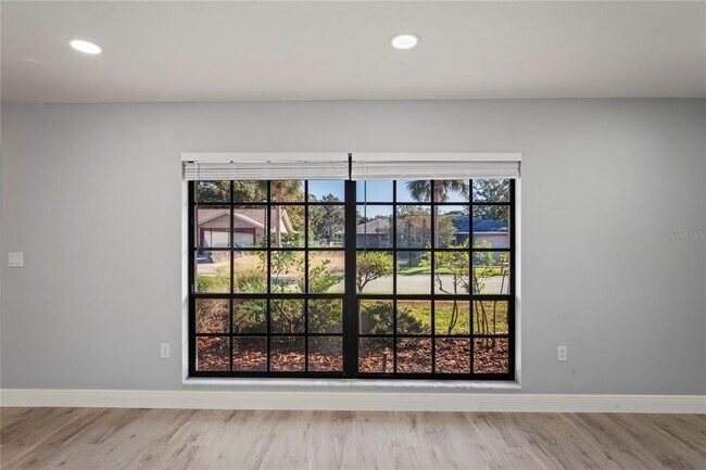 Building Photo - 8312 Roxboro Dr