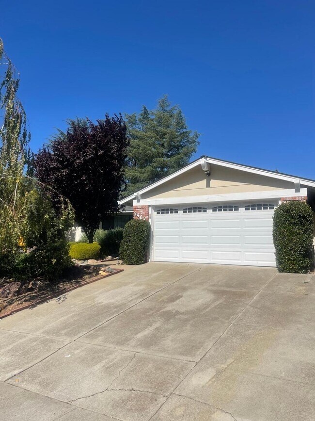 Building Photo - 2462 Wellingham Dr