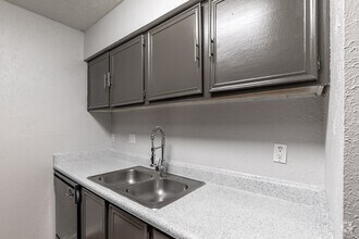 2BR, 2BA - 910 SF - Allure
