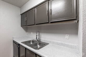 2BR, 2BA - 910 SF - Allure