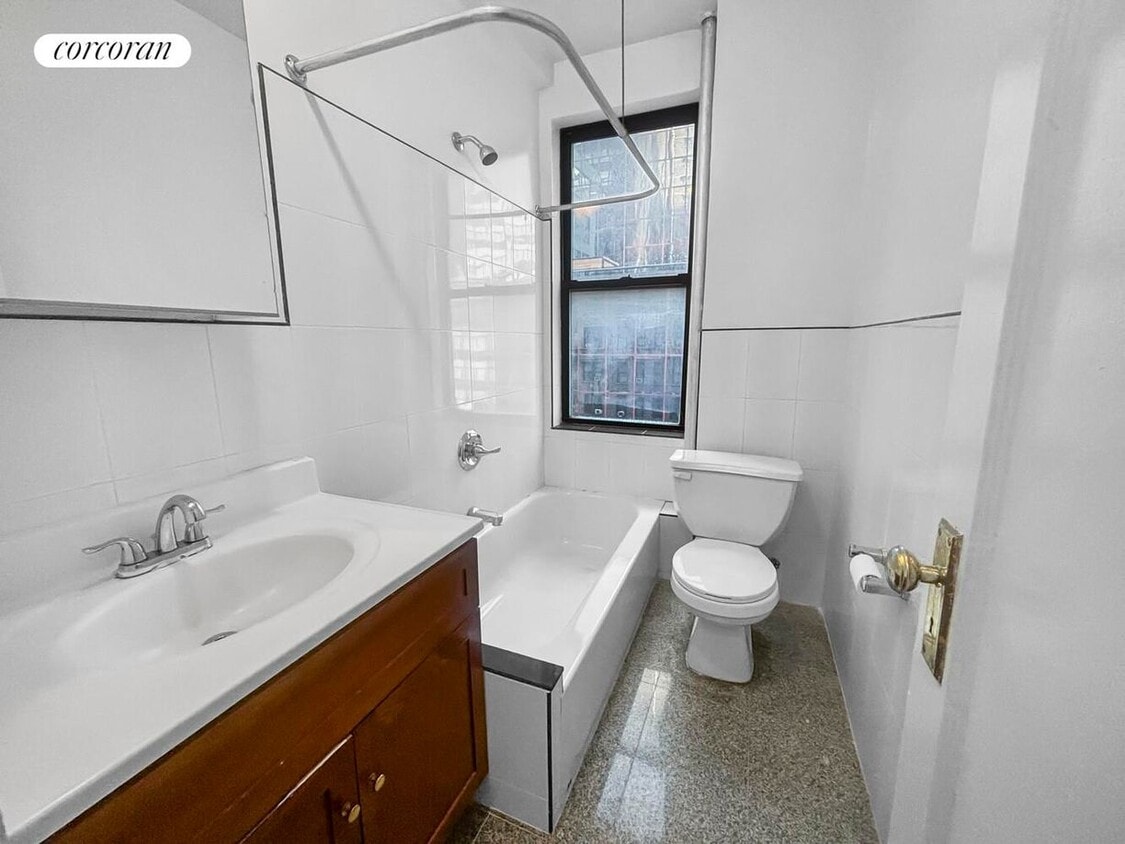 Building Photo - 155 E 52nd St