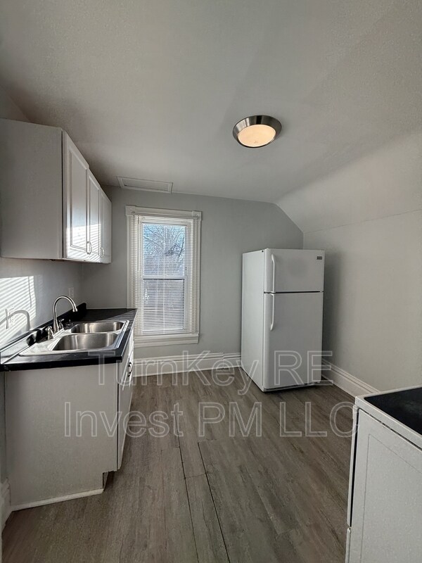 Building Photo - 111 Center Ave