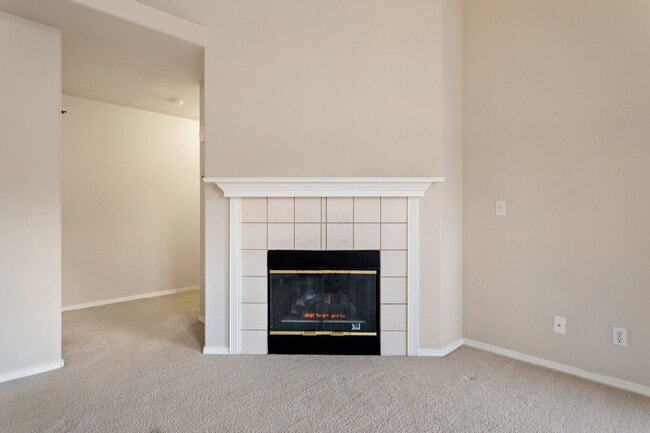 Building Photo - Stylish 3-Bed Condo in Gated Community – J...