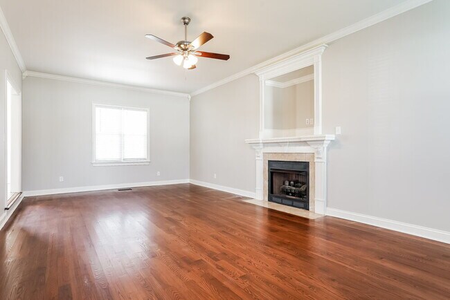 Foto del edificio - 476 Winding Oak Way