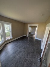 Building Photo - 1019 W 10th St