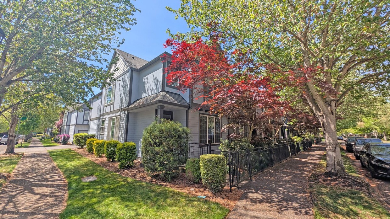 Primary Photo - 2 bedroom 2.5 bath townhouse