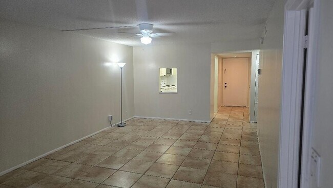 Foto del edificio - 8605 W Sample Rd