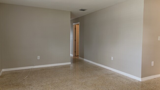 Sala de estar - 2830 NW 209th Terrace