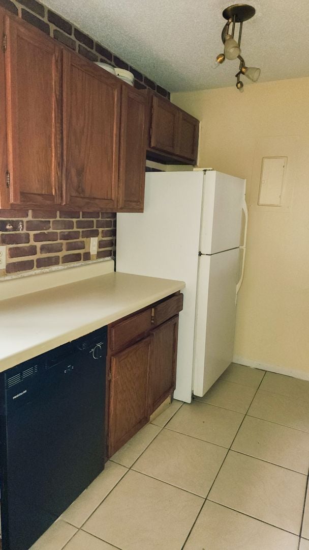 Building Photo - 486 Tamarack St