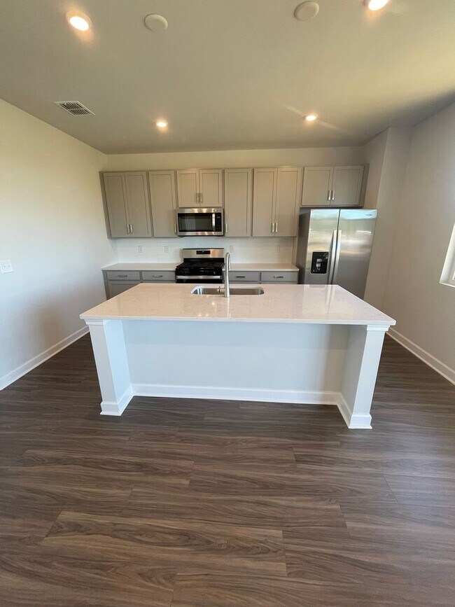 Building Photo - Introducing a stunning home
