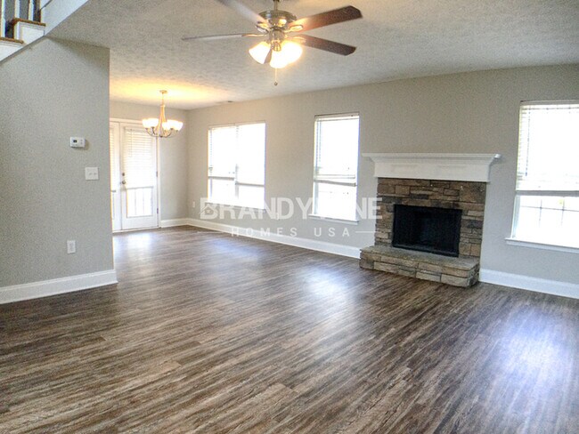 Building Photo - One half month FREE RENT!!!