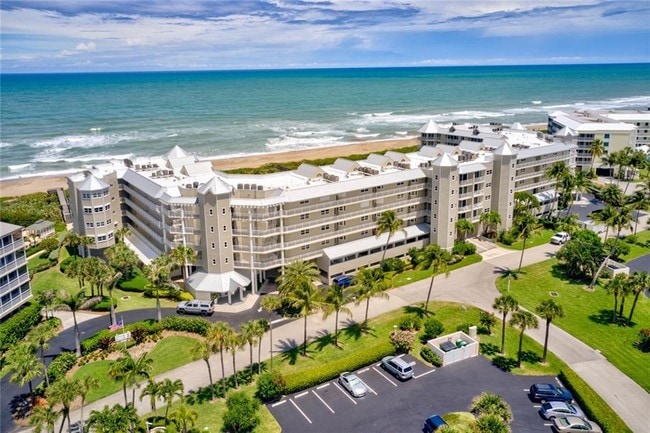 Building Photo - 579 NE Plantation Rd