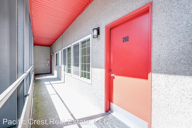 Building Photo - 2349 10th Ave E