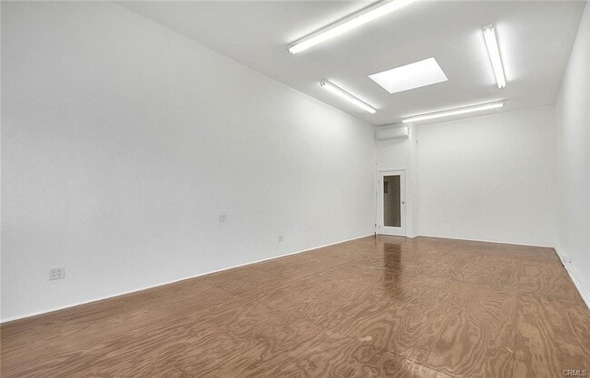 Building Photo - 1135 N La Brea Ave
