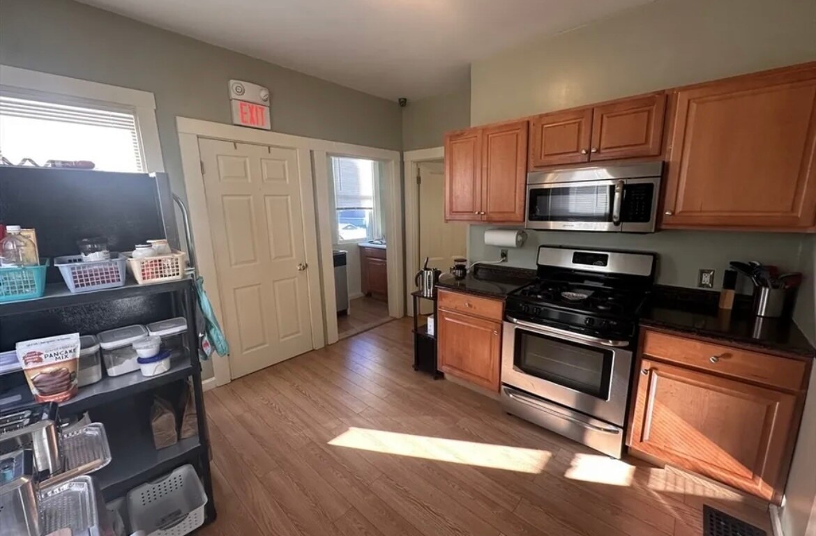 Foto principal - 374 Highland Ave