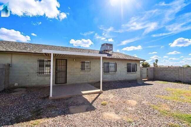 Foto del edificio - 8590 W Magnum Dr