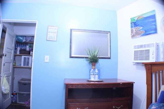 Foto del edificio - 49-51-51 Brownell Ave