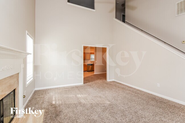 Foto del edificio - 135 Lexington Ct