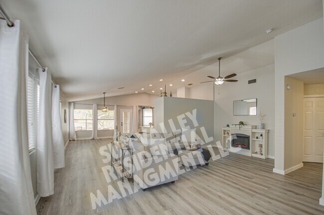 Building Photo - 17526 W Coyote Trail Dr