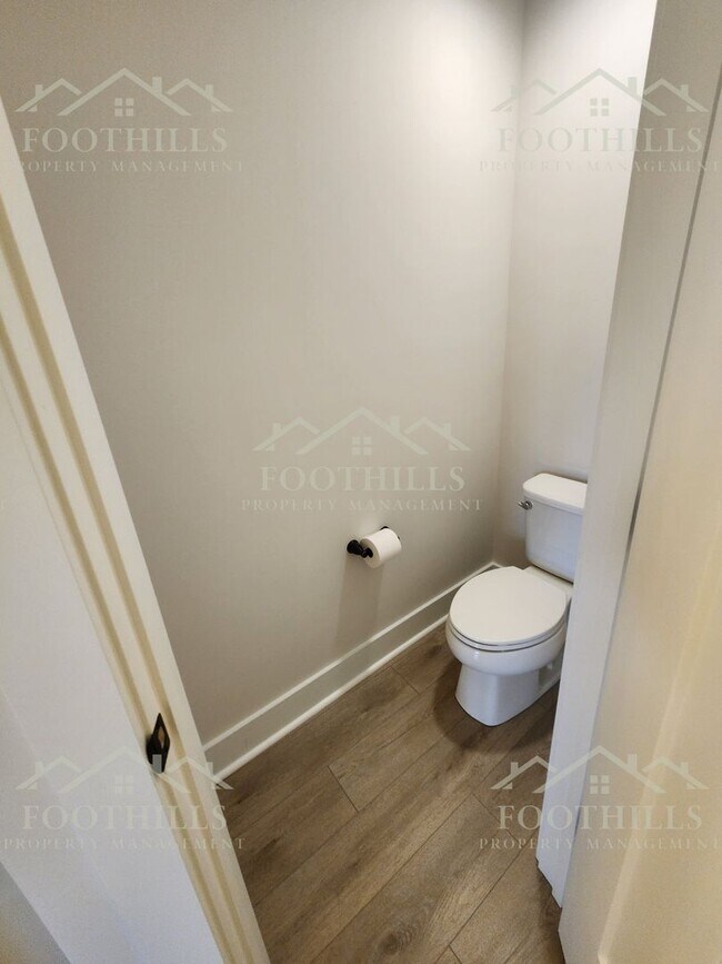 Building Photo - 253 Silo Rdg Dr