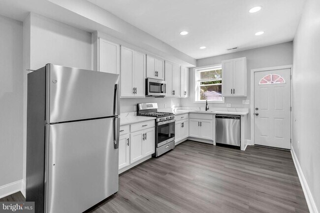 Foto del edificio - 1352 Homestead St