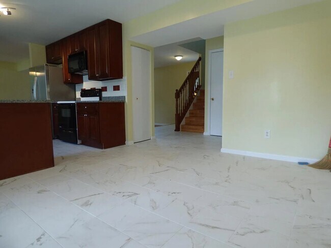 Building Photo - 7809 Suthard Dr