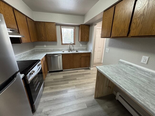 Building Photo - 2260 W Melanie Ave