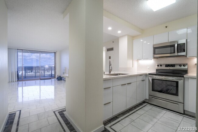 Foto del edificio - Modern Honolulu Living with Beautiful Views!