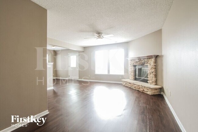 Foto del edificio - 7912 Puckett Ln
