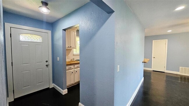 Building Photo - 3008 E Noble Dr