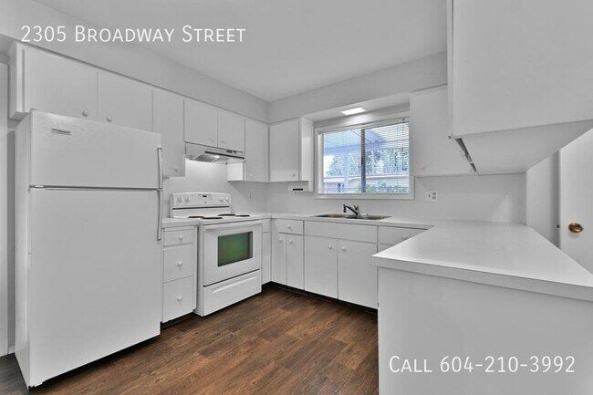 Photo du bâtiment - Spacious 4 Bedroom Full House with Large Yard