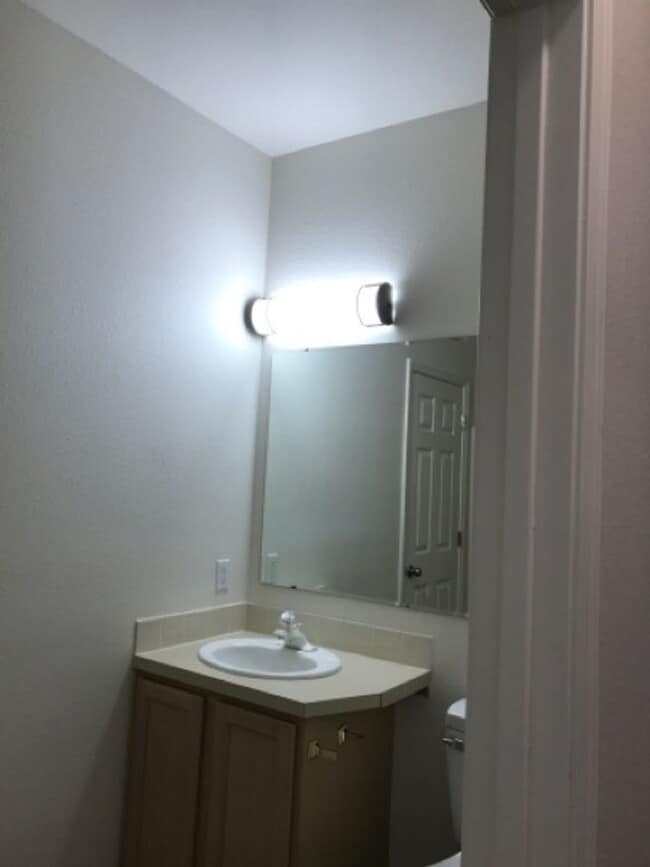 Building Photo - 618 Windemere Cir