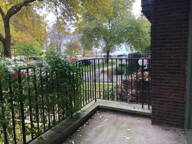 Foto del edificio - 1101 W Pratt Blvd