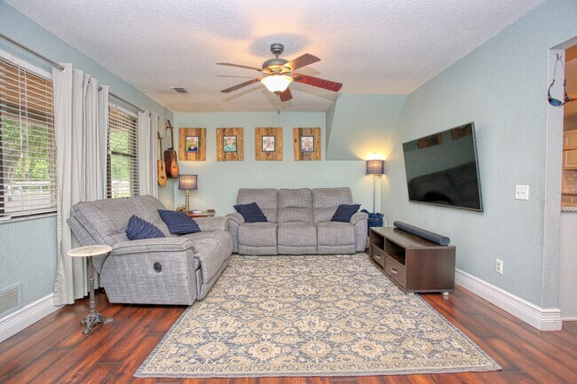 Relax - 220 Eldorado Dr