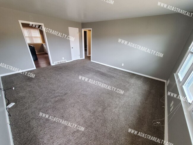 Foto del edificio - Spacious 2 Bedroom Duplex in Raytown-Avail...