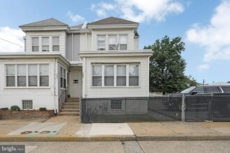 Building Photo - 3403 River Rd