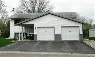 Building Photo - 1675 Valley View Dr