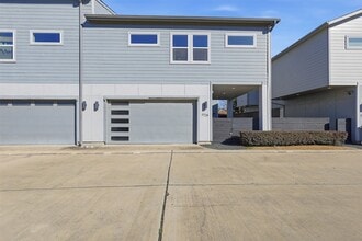 Building Photo - 7726 Jack Oak Ave