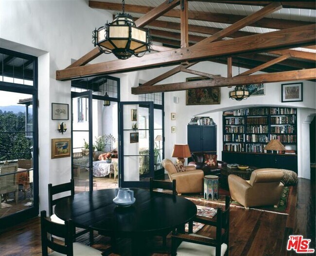 Foto del edificio - 242 Mabery Rd