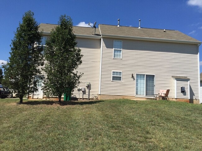 Building Photo - Spacious 4-bedroom home