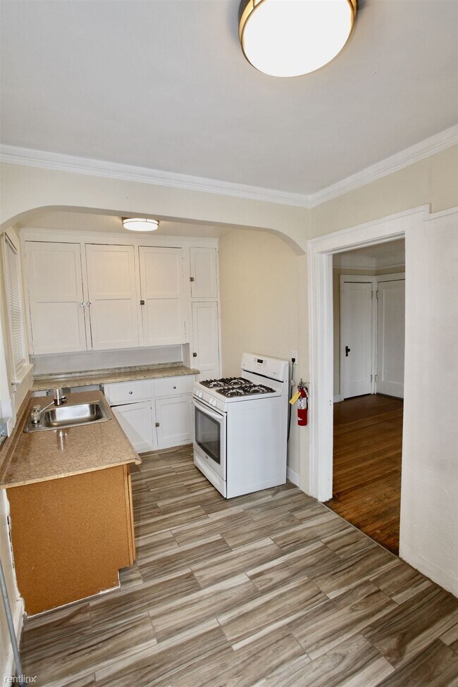 Building Photo - 2 br, 1 bath  - 7720 Pitt St Apt 10