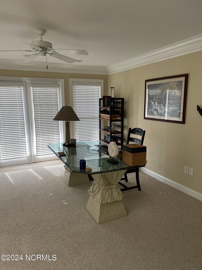 Foto del edificio - 489 River Bluff Dr