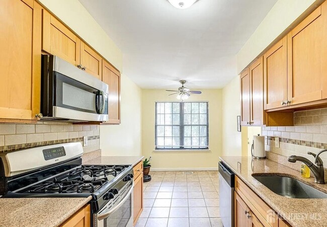 Building Photo - 6 Dogwood Dr