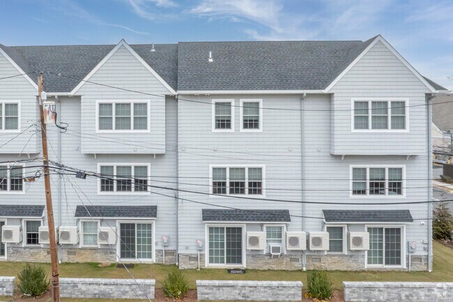 Building Photo - Fairfield Townhomes at Valley Stream