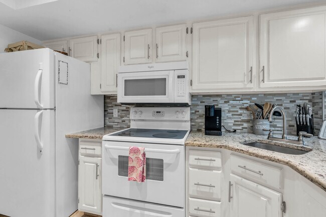 Building Photo - 600 Neapolitan Way