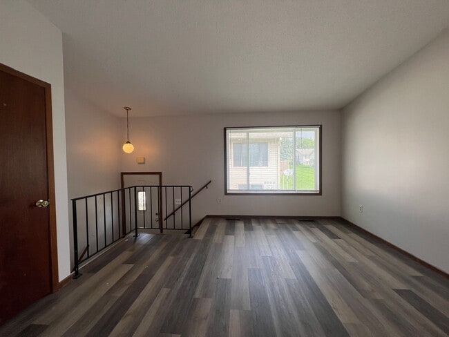 Foto del edificio - Spacious 2-Bed, 1-Bath Townhome with a Gar...