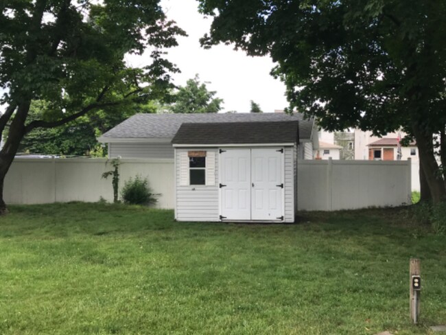 Building Photo - 224 W Drinker St